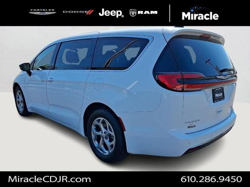 Bright White Clearcoat 2024 Chrysler Pacifica Limited