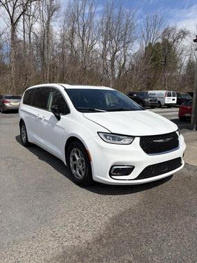 Bright White Clearcoat 2024 Chrysler Pacifica Limited