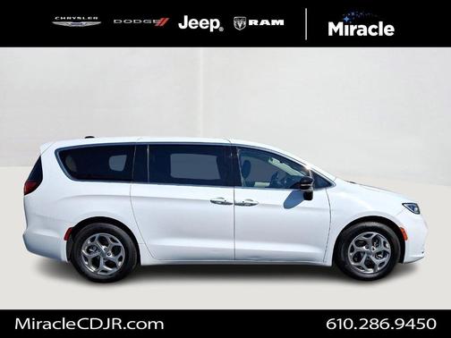 Bright White Clearcoat 2024 Chrysler Pacifica Limited