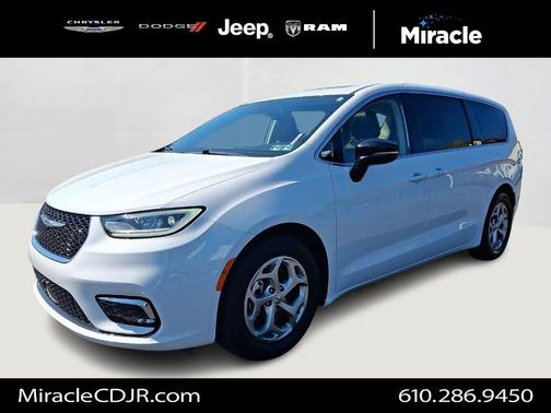 Bright White Clearcoat 2024 Chrysler Pacifica Limited
