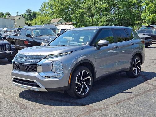 2022 Mitsubishi Outlander SE