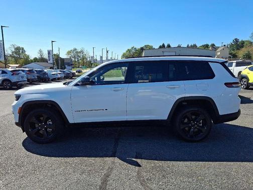 2023 Jeep Grand Cherokee L Laredo
