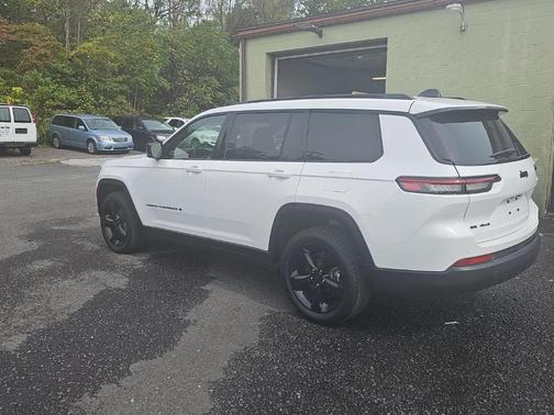 2023 Jeep Grand Cherokee L Laredo