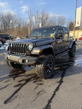 2022 Jeep Gladiator Sport