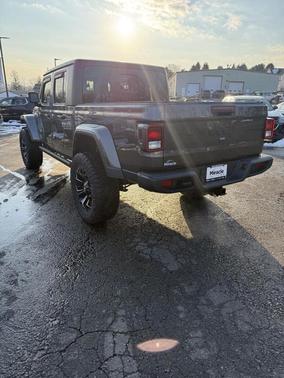 2022 Jeep Gladiator Sport