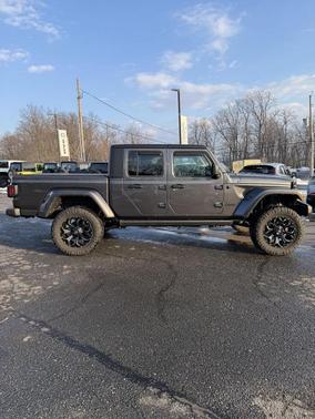 2022 Jeep Gladiator Sport
