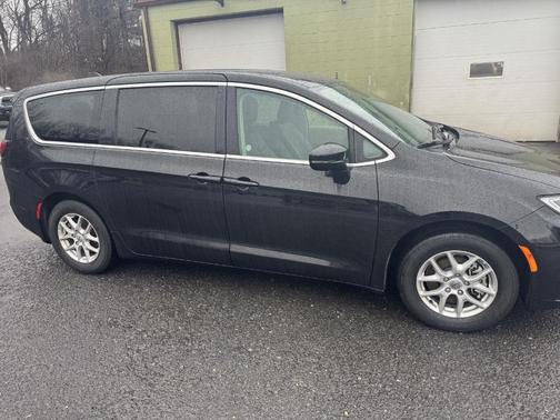 2024 Chrysler Pacifica Touring-L