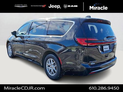 2024 Chrysler Pacifica Touring-L