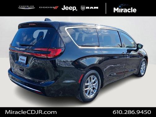 2024 Chrysler Pacifica Touring-L