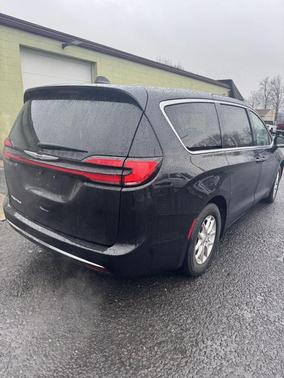 2024 Chrysler Pacifica Touring-L