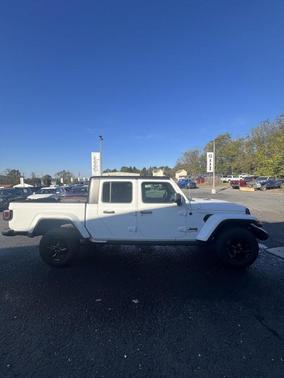 2022 Jeep Gladiator Sport