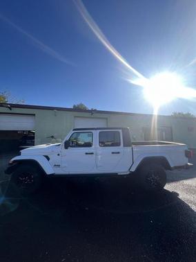 2022 Jeep Gladiator Sport