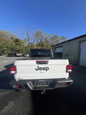 2022 Jeep Gladiator Sport