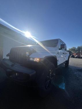 2022 Jeep Gladiator Sport