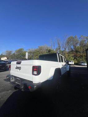 2022 Jeep Gladiator Sport