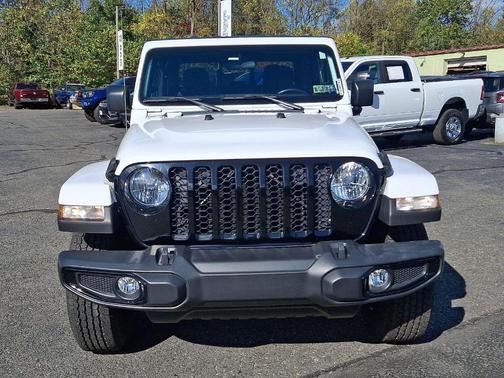 2022 Jeep Gladiator Sport