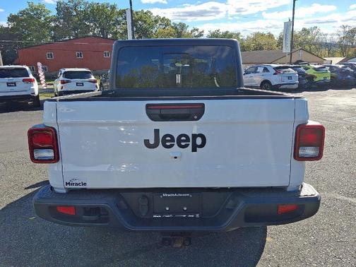 2022 Jeep Gladiator Sport