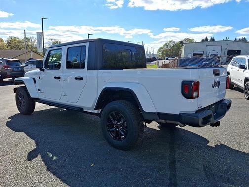 2022 Jeep Gladiator Sport