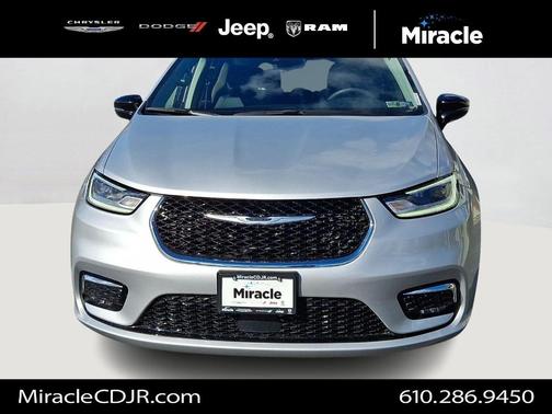 2024 Chrysler Pacifica Touring-L