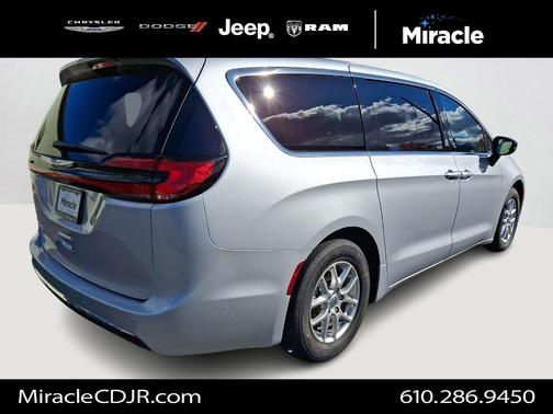 2024 Chrysler Pacifica Touring-L