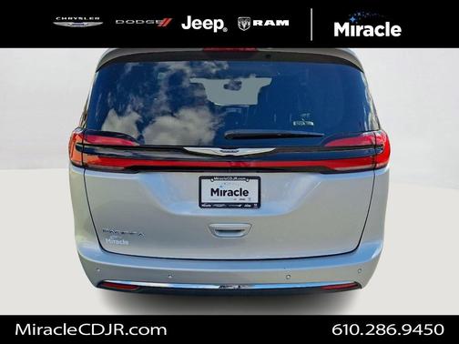 2024 Chrysler Pacifica Touring-L