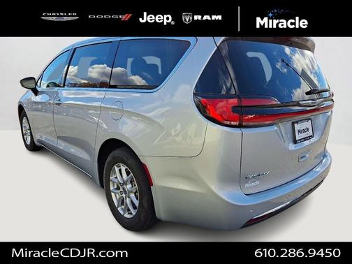 2024 Chrysler Pacifica Touring-L