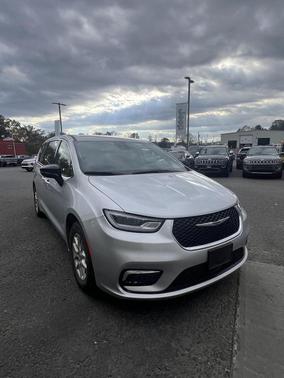 2024 Chrysler Pacifica Touring-L
