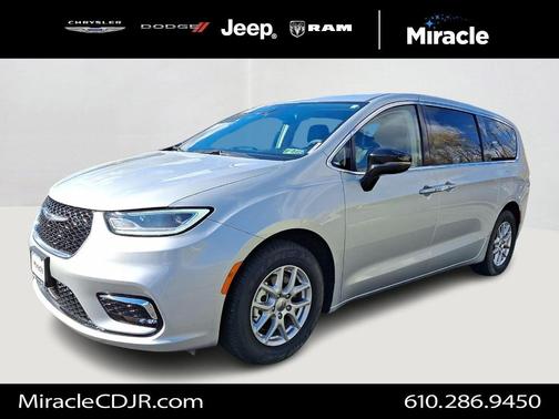 2024 Chrysler Pacifica Touring-L