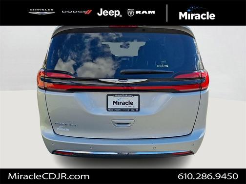 2024 Chrysler Pacifica Touring-L