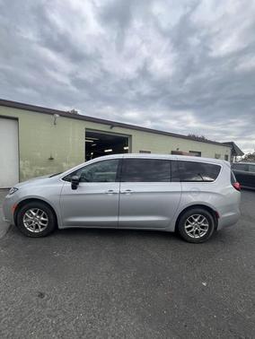2024 Chrysler Pacifica Touring-L