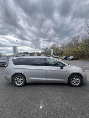 2024 Chrysler Pacifica Touring-L
