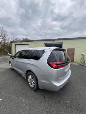 2024 Chrysler Pacifica Touring-L