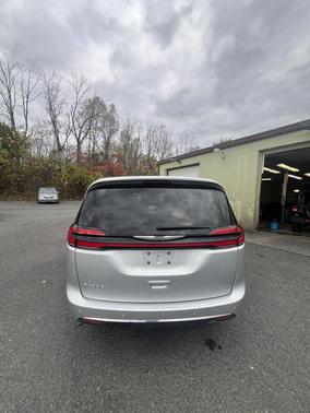 2024 Chrysler Pacifica Touring-L