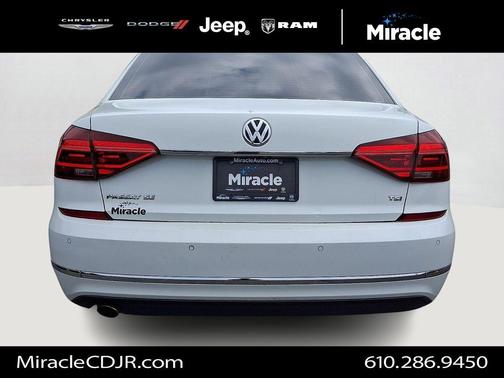 Pure White 2017 Volkswagen Passat 1.8T SE w/Technology