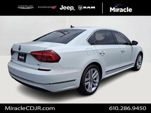 Pure White 2017 Volkswagen Passat 1.8T SE w/Technology