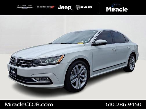 Pure White 2017 Volkswagen Passat 1.8T SE w/Technology