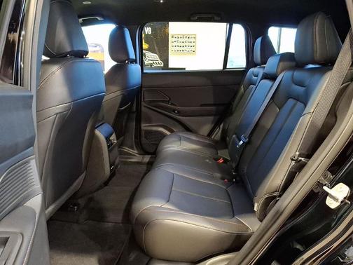 Diamond Black 2026 Jeep Cherokee LAREDO/LIMITED