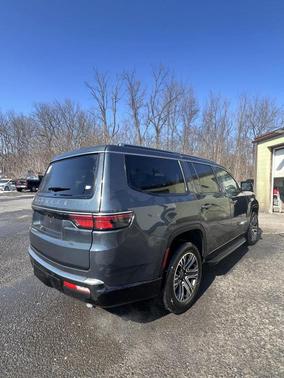 2025 Jeep Wagoneer Base