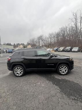 2023 Jeep Compass Latitude Lux