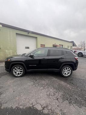 2023 Jeep Compass Latitude Lux