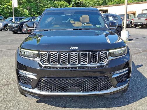 2022 Jeep Grand Cherokee Summit