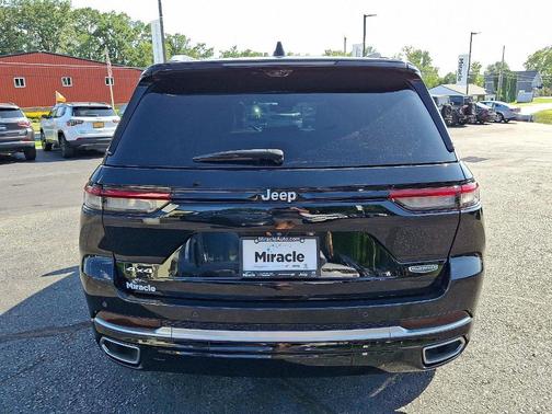 2022 Jeep Grand Cherokee Summit
