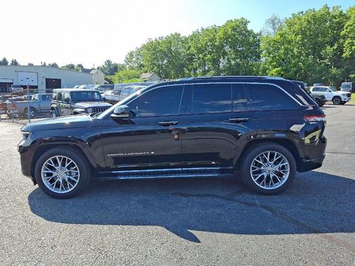 2022 Jeep Grand Cherokee Summit