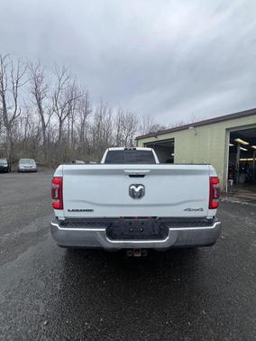 Bright White Clearcoat 2024 RAM 3500 Laramie