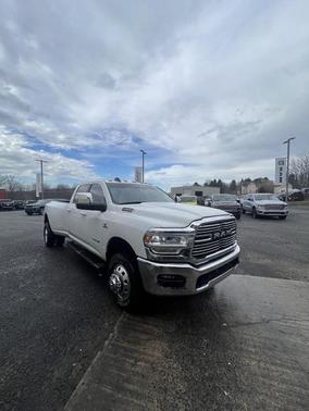 Bright White Clearcoat 2024 RAM 3500 Laramie