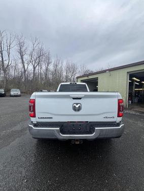 Bright White Clearcoat 2024 RAM 3500 Laramie