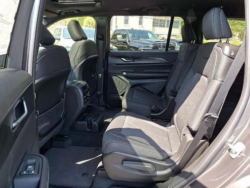 Metallic 2026 Jeep Grand Cherokee L Laredo