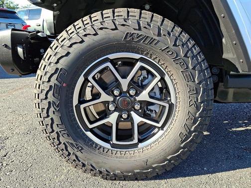 Bright White Clearcoat 2027 Jeep Gladiator Rubicon