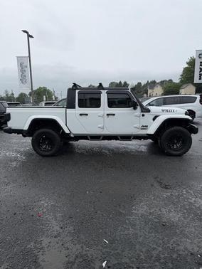 Bright White Clearcoat 2022 Jeep Gladiator Sport