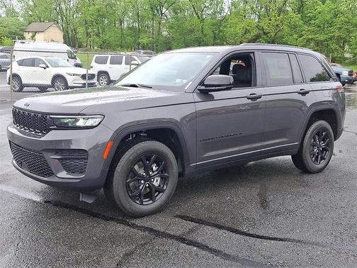 2025 Jeep Grand Cherokee Laredo